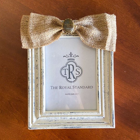 The Royal Standard Burlap Bow Frames Set of 2 - Picture 2 of 4